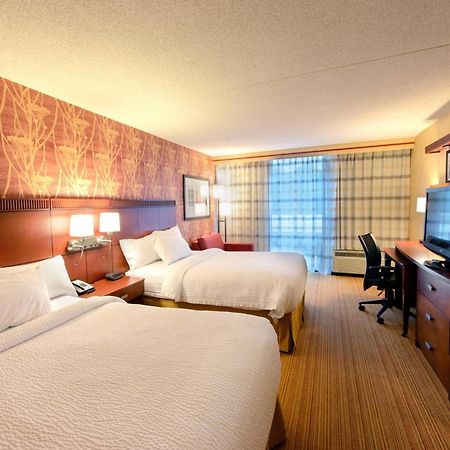 Courtyard By Marriott Canton Северен Кантон Екстериор снимка