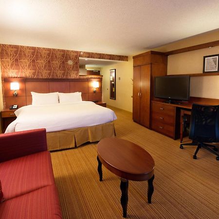 Courtyard By Marriott Canton Северен Кантон Екстериор снимка