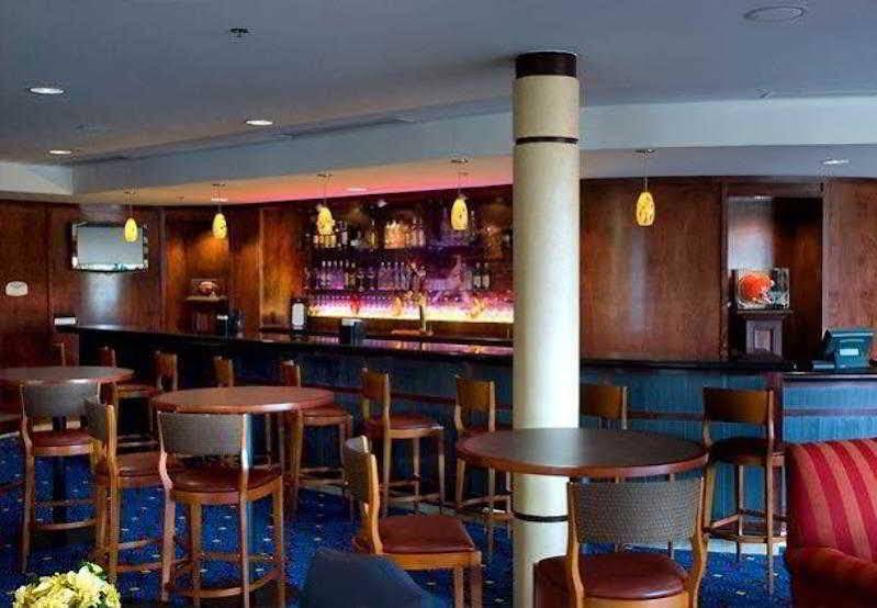 Courtyard By Marriott Canton Северен Кантон Екстериор снимка