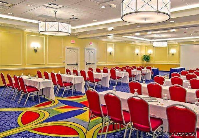 Courtyard By Marriott Canton Северен Кантон Екстериор снимка