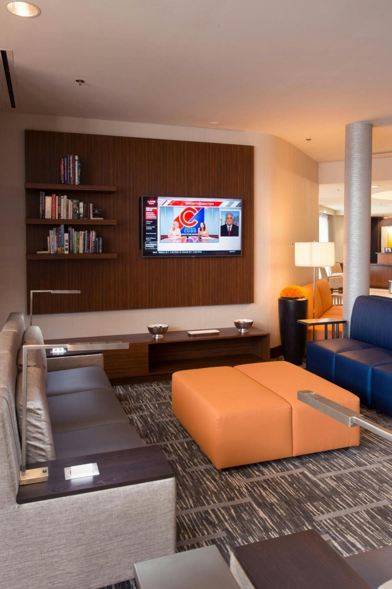 Courtyard By Marriott Canton Северен Кантон Екстериор снимка