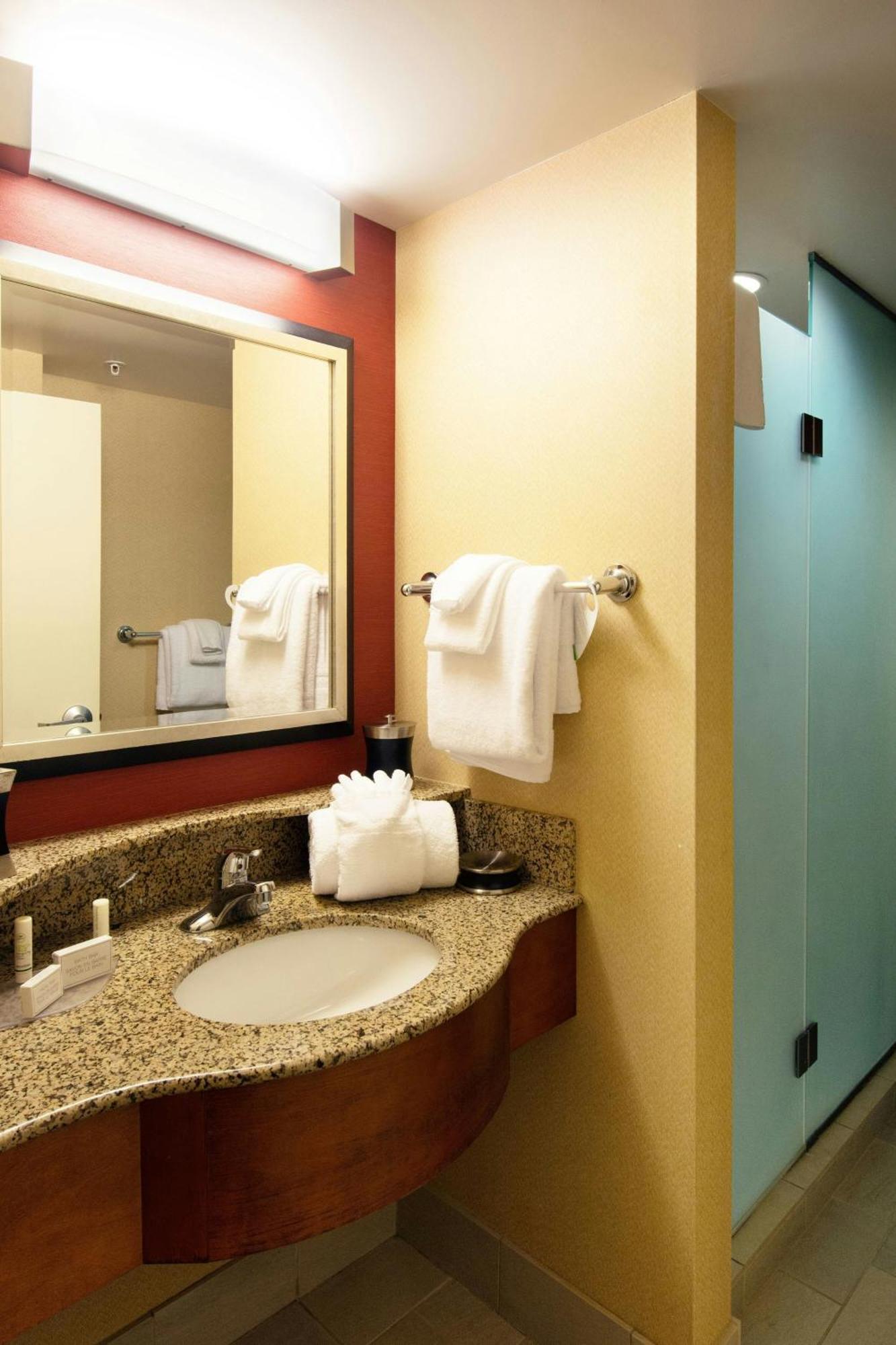 Courtyard By Marriott Canton Северен Кантон Екстериор снимка