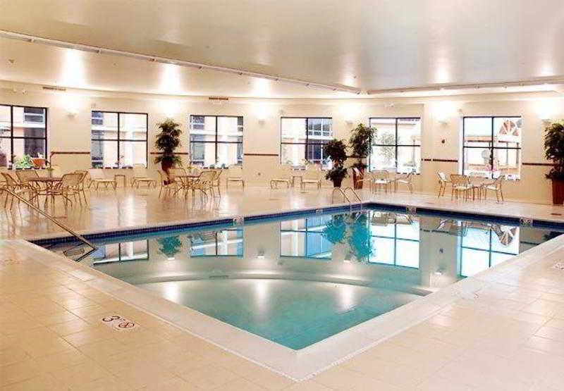 Courtyard By Marriott Canton Северен Кантон Екстериор снимка