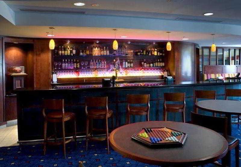 Courtyard By Marriott Canton Северен Кантон Ресторант снимка