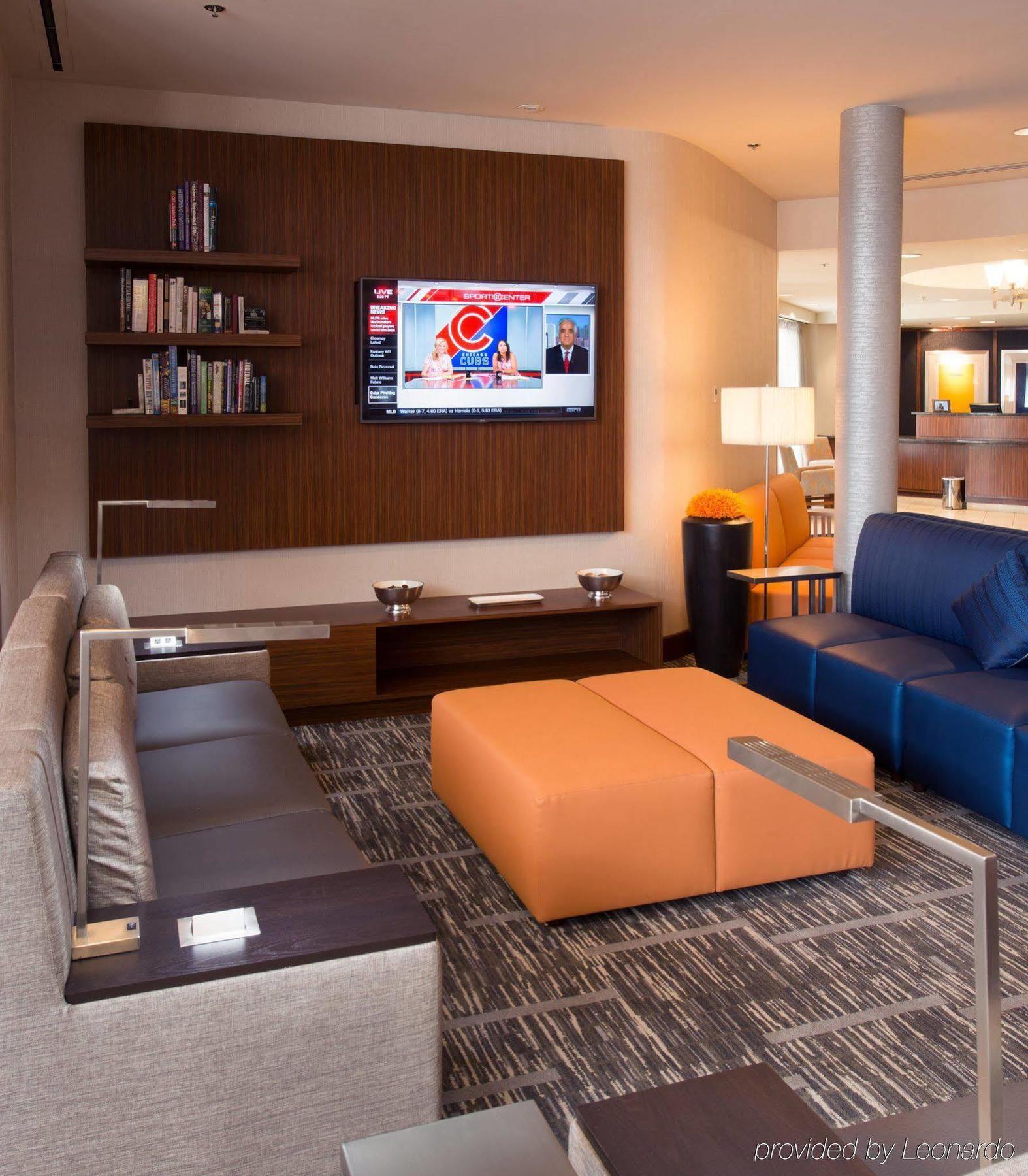 Courtyard By Marriott Canton Северен Кантон Екстериор снимка